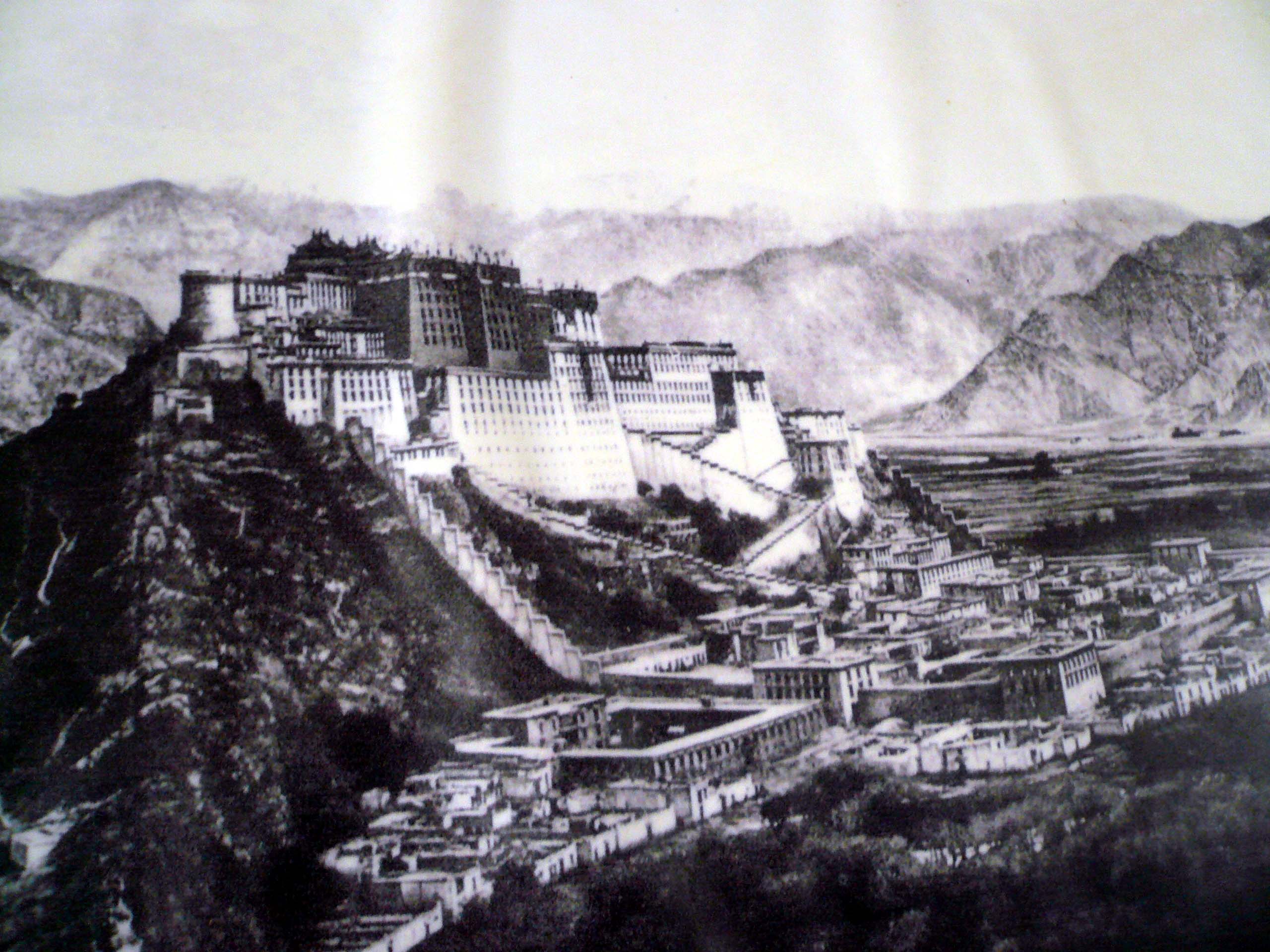 An old photo of how the original Potala Palace and its surrounding. Most of the administrative buildings below have been demolished to create roads and a musical fountain public square